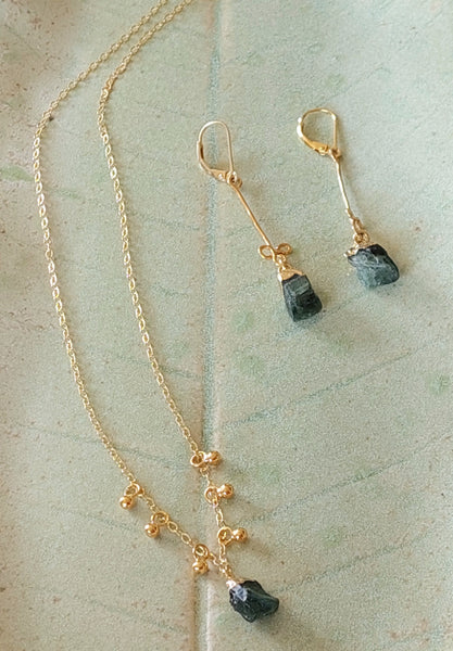 Natural Gemstones - Timeless Delicate Drops Necklace with Green Sapphire